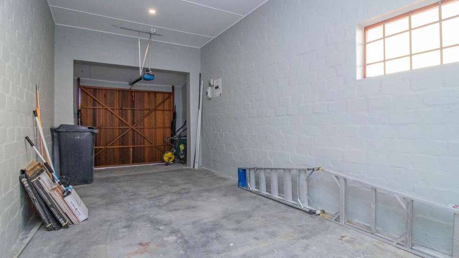 3 Bedroom Property for Sale in Sandbaai Western Cape